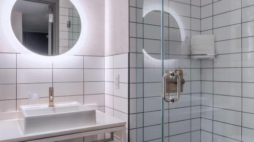 Garment District Hotel | Roomza Times Square at Pestana CR7