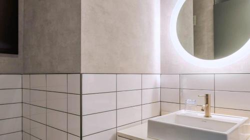 Garment District Hotel | Roomza Times Square at Pestana CR7
