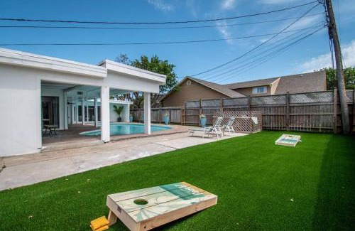 Bay Area Casa | Sail Away Your Coastal Pool Oasis