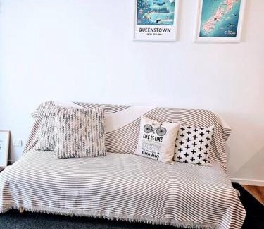 Kawarau Falls Apartamento | Short Drive to Queenstown CBD - Cosy Guesthouse with Private Entrance and King Bed