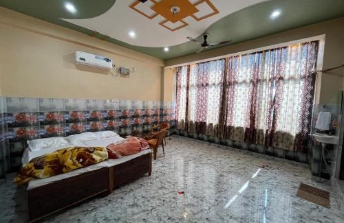 Varanasi Cama Y Desayuno | SDM Guest house & Banquet Hall