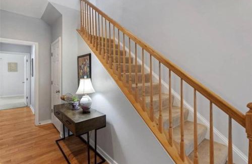 North Chesterfield Apartamento | Charming Townhome Oasis