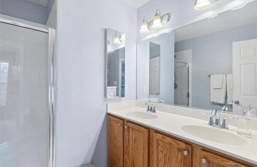 North Chesterfield Apartamento | Charming Townhome Oasis