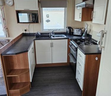 Grampound Otro | 113 Caravan at meadow lakes