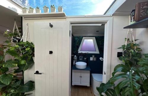 Hackney Wick Apartamento | The Floating Terrarium Teliegram_LovelyAppartmentsJean