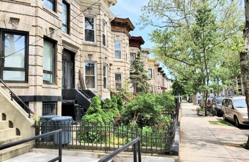 Bushwick Casa | Cozy, Large and Fully Furnished - Near the L Train