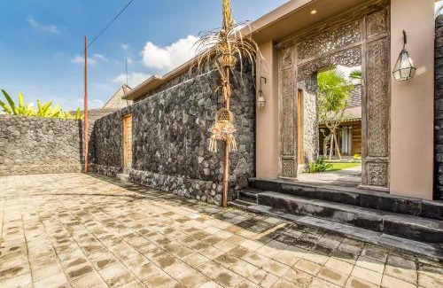 Kerobokan Villa | Wooden Cottage