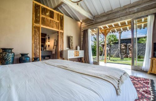 Kerobokan Villa | Wooden Cottage