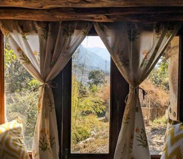 Naina Range Cama Y Desayuno | Hidden Earthen Home With An SUV Car As Entrance