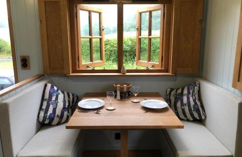 Rowlands Castle Otro | Deer Lodge Shepherds Hut