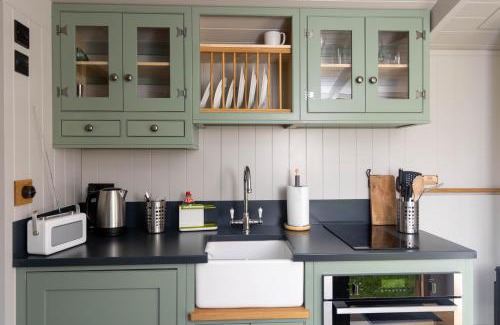 Rowlands Castle Otro | Deer Lodge Shepherds Hut