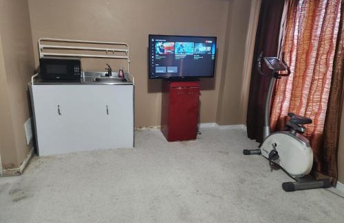 Brampton Casa | Cozy jets empire