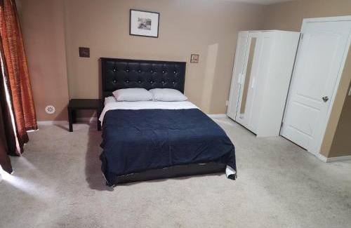 Brampton Casa | Cozy jets empire