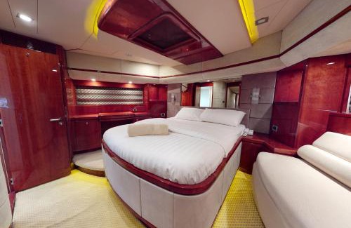 Dubai Marina Alquiler De Eote | Overnight Stay by Conwy Yachts
