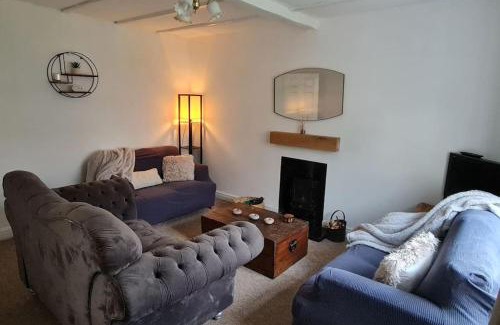Stockport Casa | Shrigley cottage, quirky & quiet
