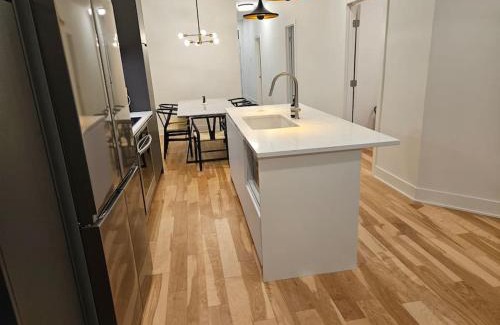 Mile End Apartamento | Chic Modern Apt in The Plateau