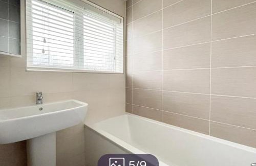 Charlton Casa | Room in apartment in Greather London