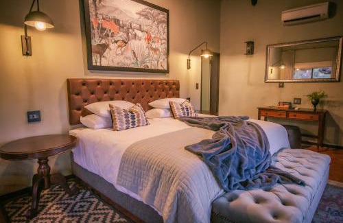 Windhoek Cabina | Okapuka Safari Lodge