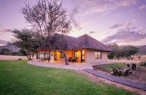 Windhoek Cabina | Okapuka Safari Lodge