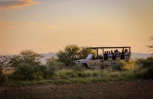 Windhoek Cabina | Okapuka Safari Lodge