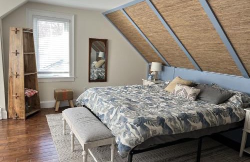 Cape Neddick Casa | .7 miles to the Beach, Large stunning Cape for the whole family. Three Decks.