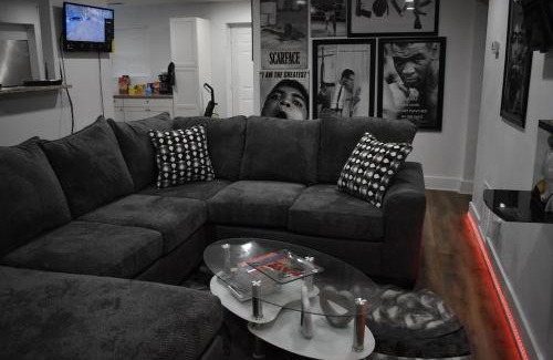 East Point Casa | Near ATL Airport Luxurious King Bed Suite W/Theater Room