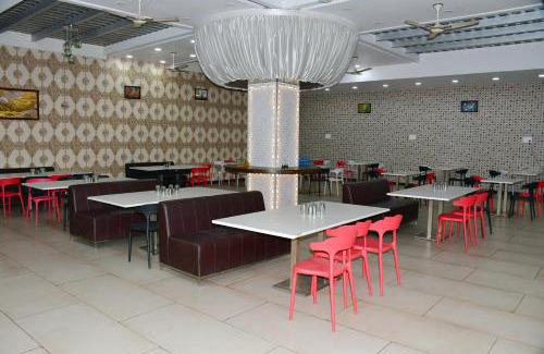 Gadarwara Hotel | Hotel RD Palace Narsinghpur