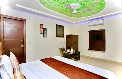 Taj Ganj Hotel | The Backpackers House SOT01