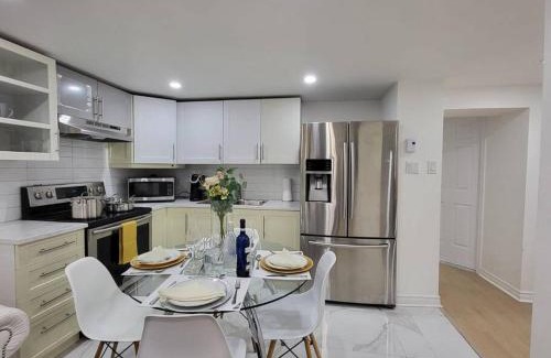 Laval Apartamento | Bel appartement moderne et propre, zone calme