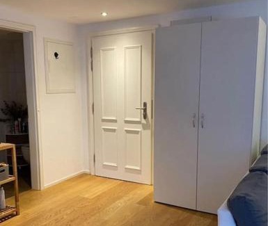 Unterseen Apartamento | Moderno appartamento con balcone vista fiume e Monte Jungfrau
