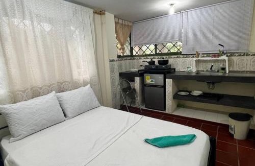 Comuna 3 Apartamento | Gorgeous Studio with AC and WIFI