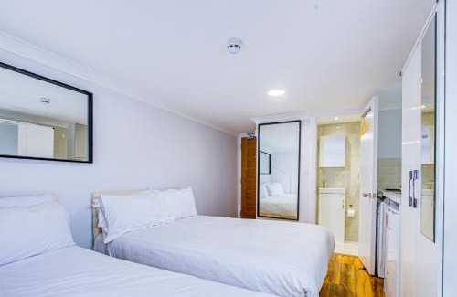 Harlesden Hotel | Royal Hotel