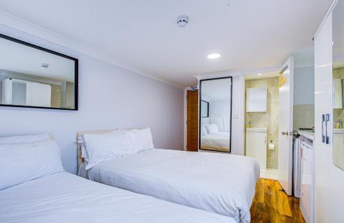 Harlesden Hotel | Royal Hotel
