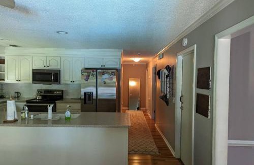 Taylors Casa | Cheerful 2 Bedroom House With Pool And Large Deck