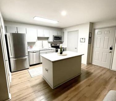 Uptown Apartamento | Cozy Apt by SAT Intl w/ pool + gym