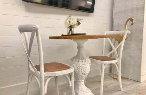 Rye Casa | Hamptons In Rye Green Cottage 3 Mins to Hot Springs!