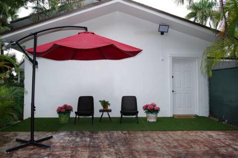 Horse Country Apartamento | Centrally Located Miami Guest House Vegan Friendly