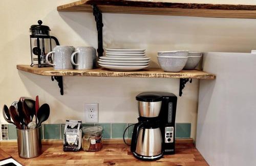 Blue Hill Casa | LadySlipper - Cozy Cottage with Sunrise Views