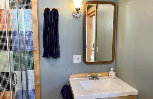 Blue Hill Casa | LadySlipper - Cozy Cottage with Sunrise Views