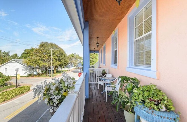 THE CARIBBEAN SUITE AT OLD COLORADO INN