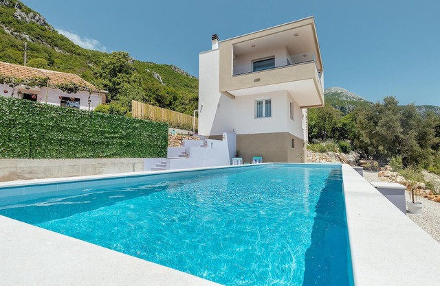 Above Herceg Novi awaits you this stylish and modern vacation home with magnificent panoramic views