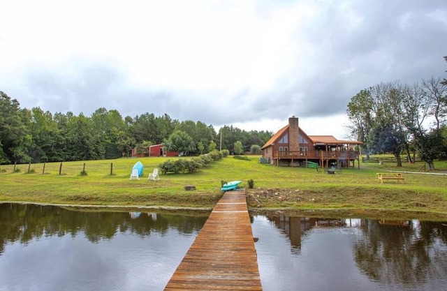 Luxury Modern A-Frame Lodge on 25 Acres Lakeside Retreat & Hot Tub Oasis