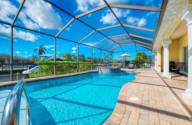 VILLA CALLA – HEATED POOL & SPA | GULF ACCESS | CANAL VIEW | BOAT RENTAL + TOURS VOUCHER INCL.