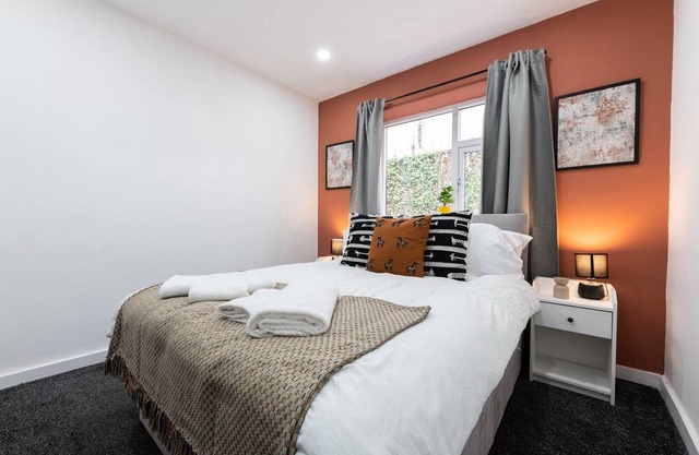 Cardiff City 2-Bed Gem: Sky TV, WiFi, Garden