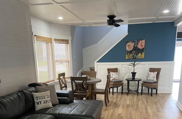 East Okoboji Getaway, 4 bedroom 8 beds