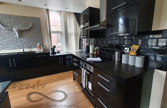 This apartment is a 2 bedroom(s), 1 bathrooms, located in Merseyside, England.