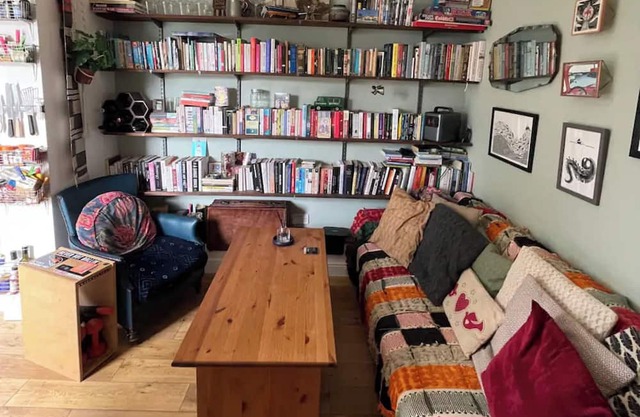 Snug 1BD Flat with Balcony - Stoke Newington