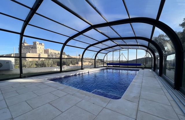 Casa Senda de los Lobos con vistas al Monasterio de Uclés
