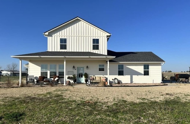 Charming Countryside Retreat: Experience Rustic Bliss at Our VRBO Farmhouse