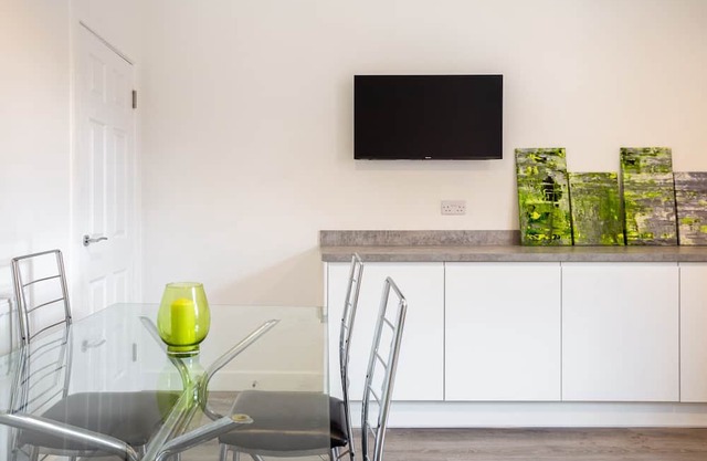 Large Contractor House*Free Parking*Close M1 & M62